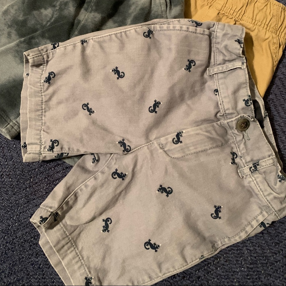 3 pairs of size 4 shorts, great condition